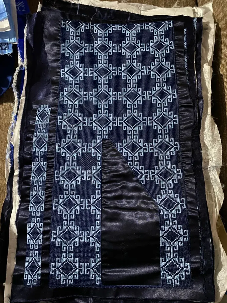 Détail de broderie africaine informatisée réalisée par DIASOW