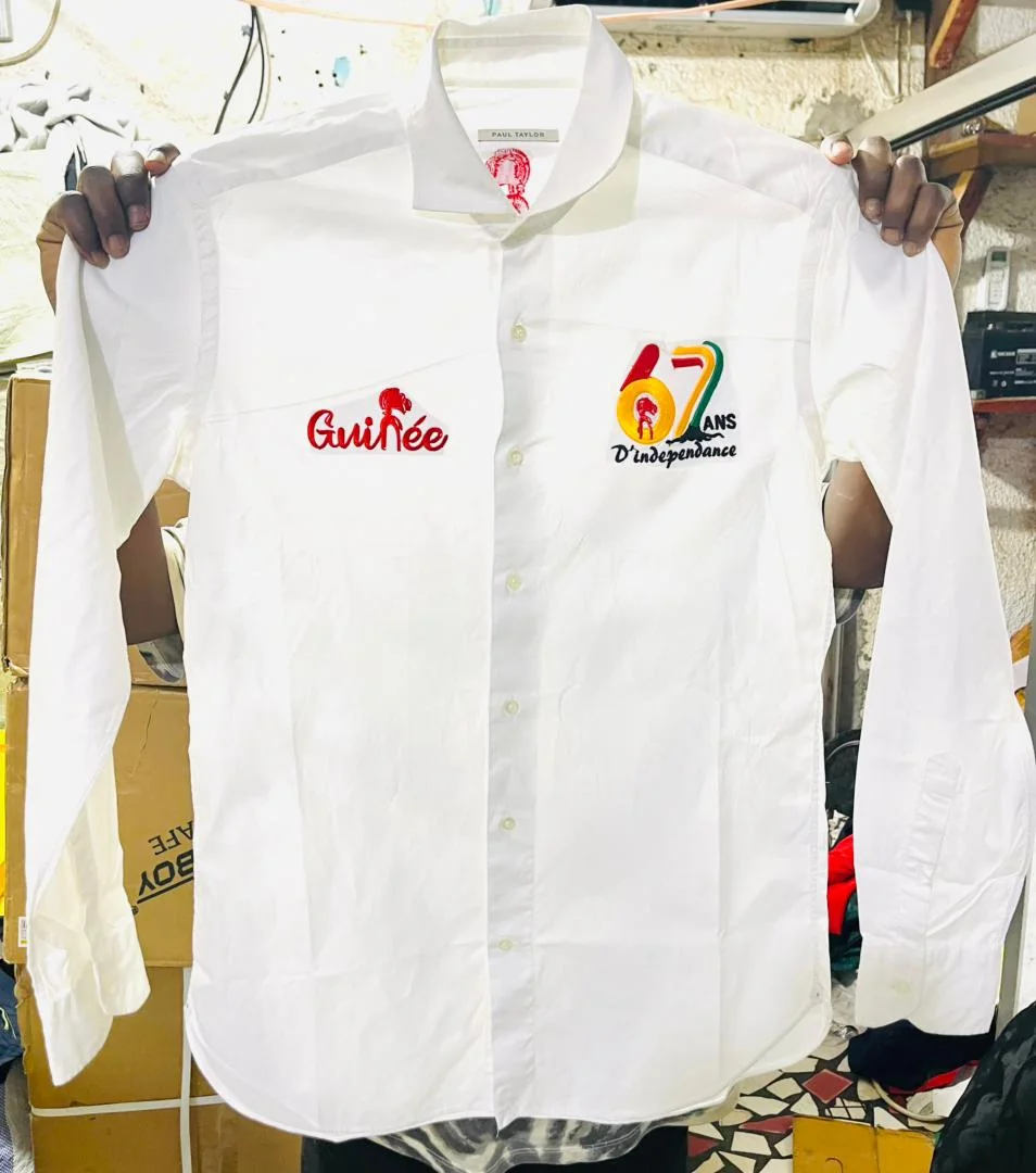 Chemise personnalisée pour le 2 Octobre par DIASOW en Guinée