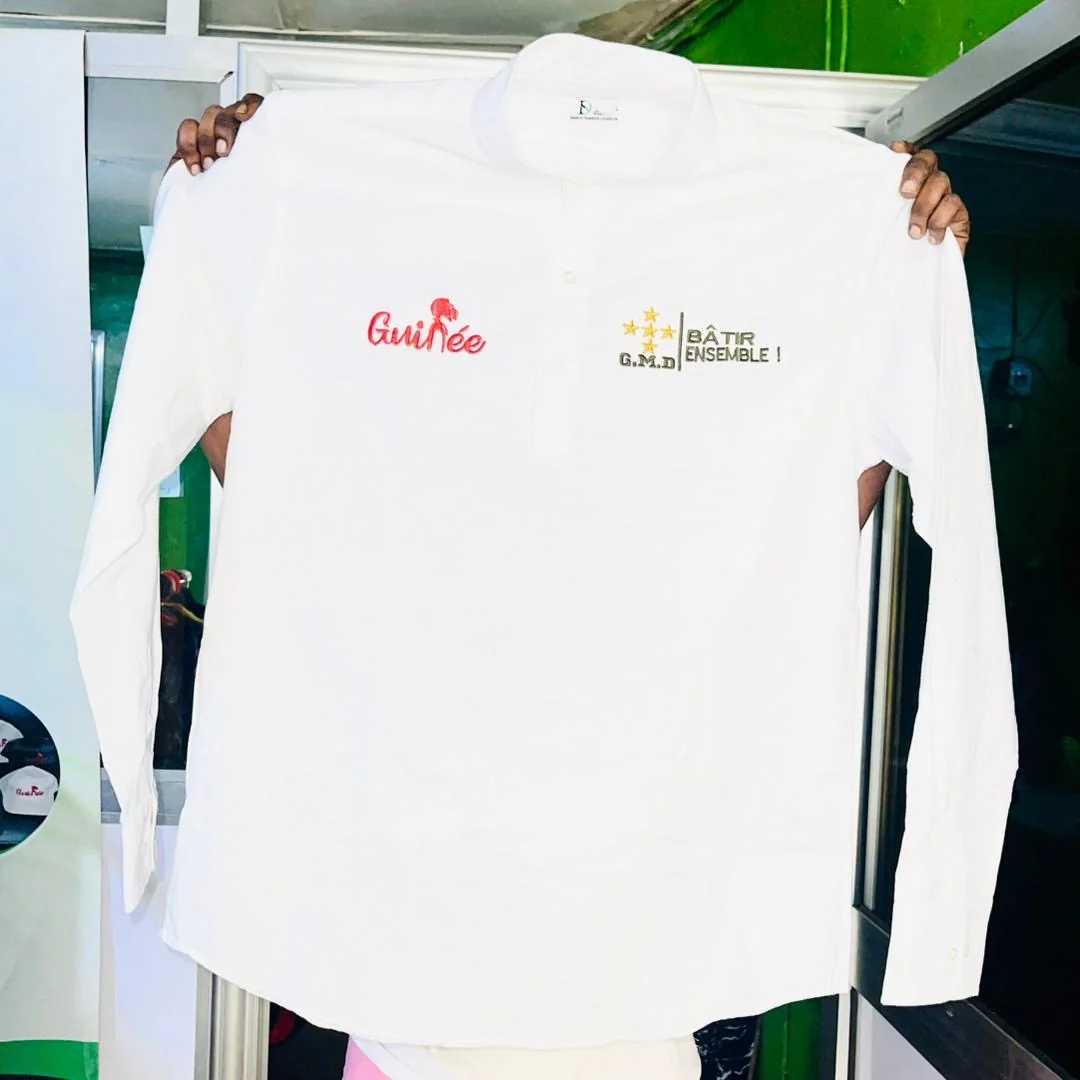 Chemise brodée pour institution ou campagne en Guinée