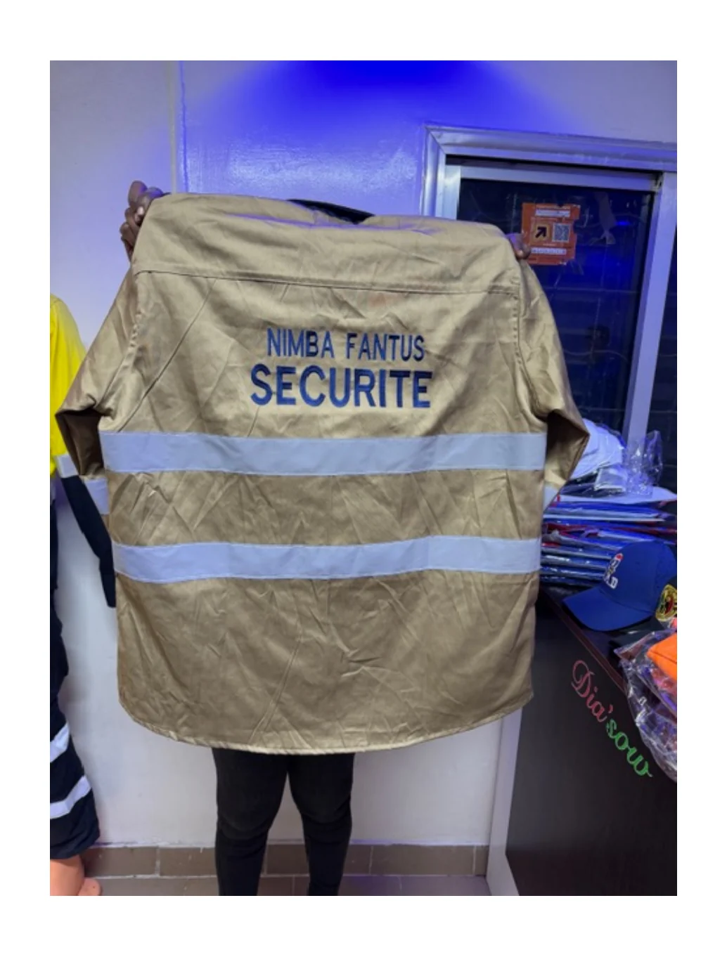 Uniforme sécurité standard dans la bibliothèque de modèles DIASOW