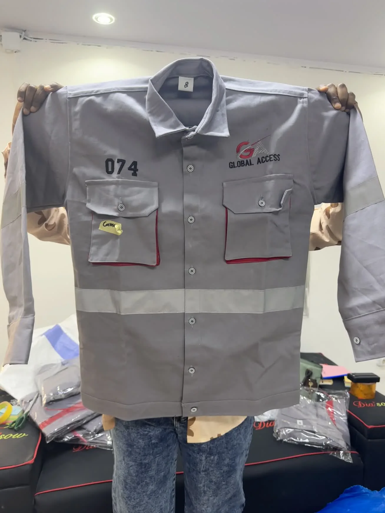 Chemise de travail grise à bande réfléchissante