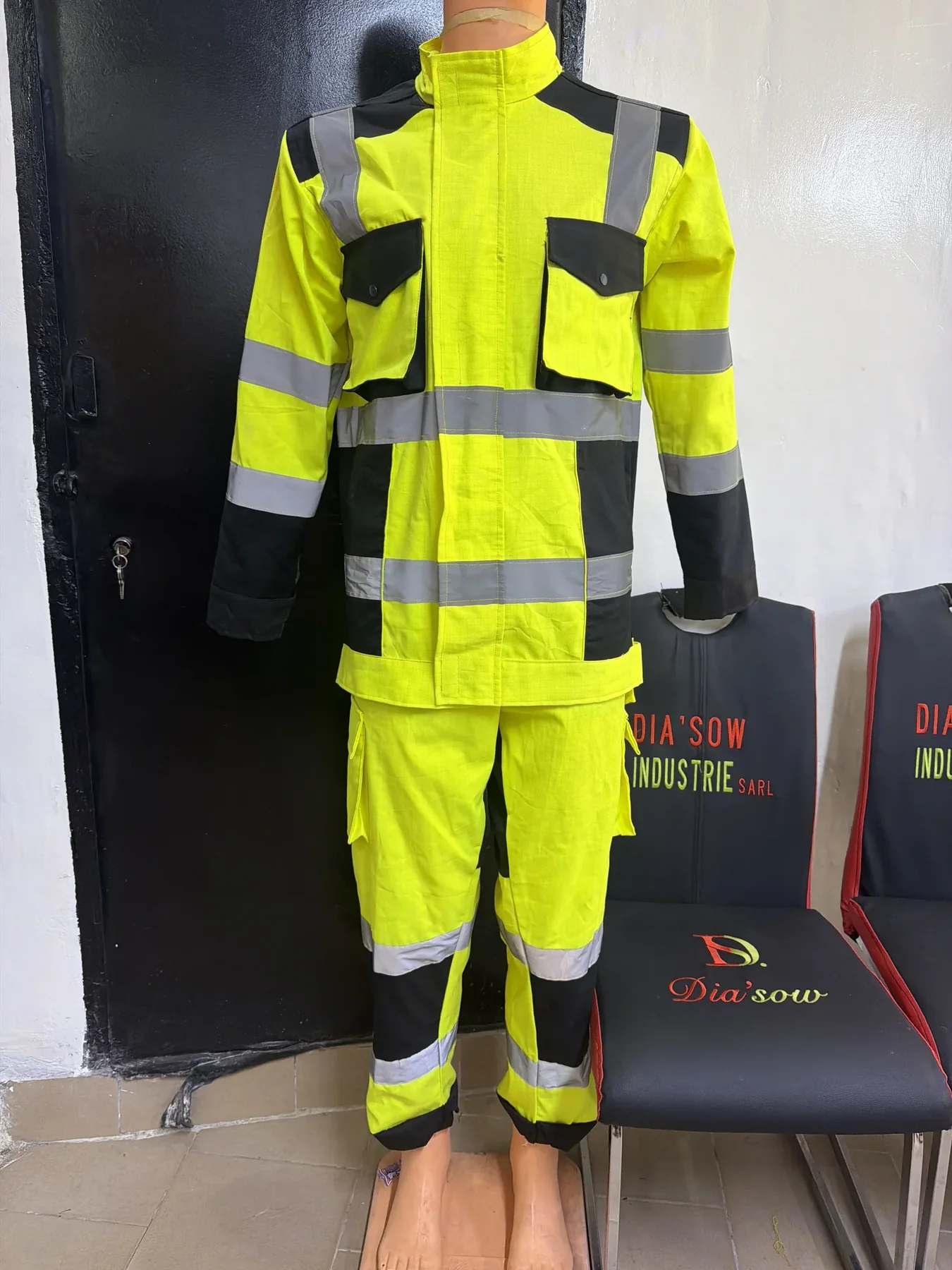 Ensemble de travail jaune et noir haute visibilité