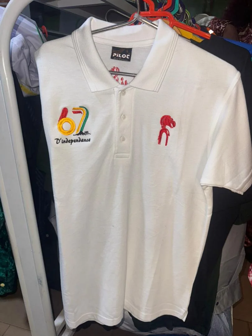 Polo blanc à col personnalisé réalisé par DIASOW