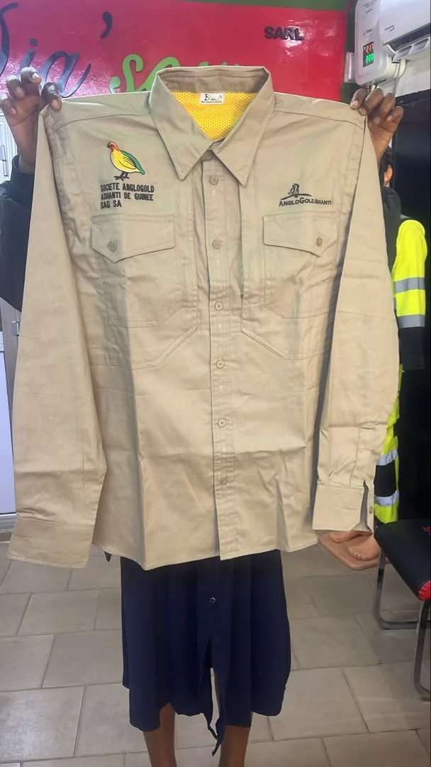 Chemise de travail kaki à poches poitrine confectionnée par DIASOW