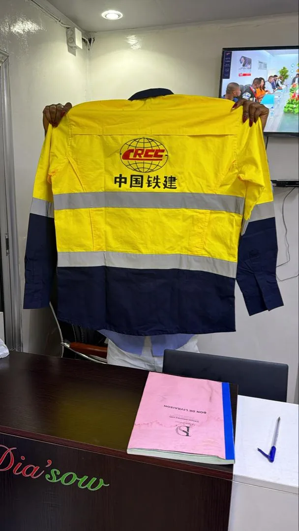 Dos de veste haute visibilité avec personnalisation professionnelle