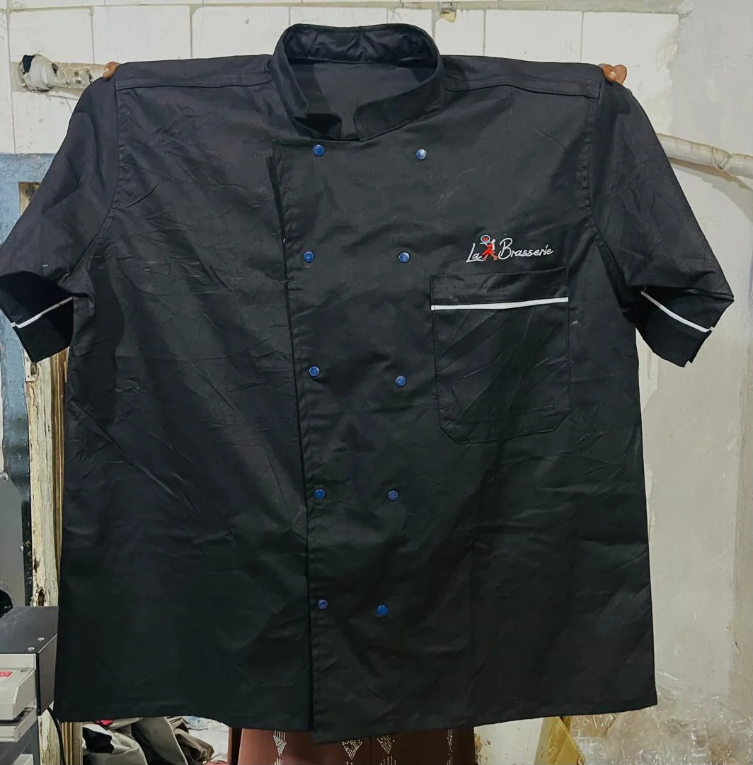 Veste de chef noire brodée réalisée par DIASOW